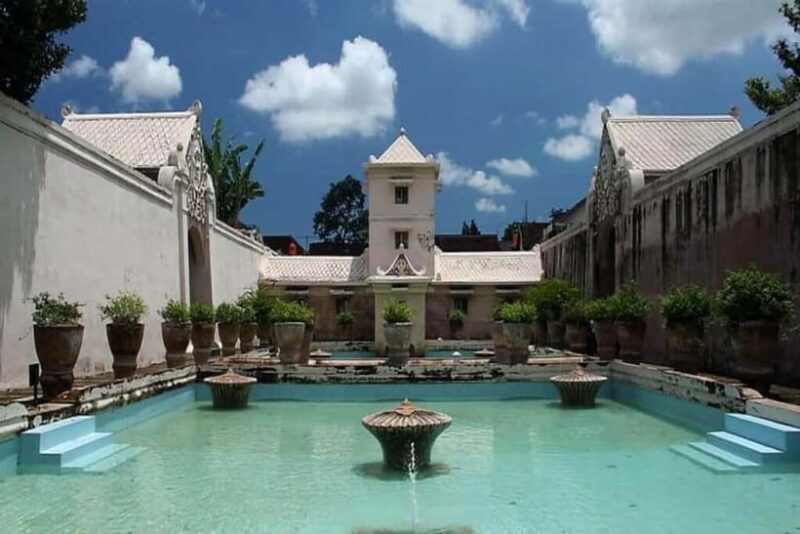 YOGYAKARTA CITY TOUR,SULTAN PALACE,WATER CASTLE AND CRAFTS. - Who Should Consider This Tour?