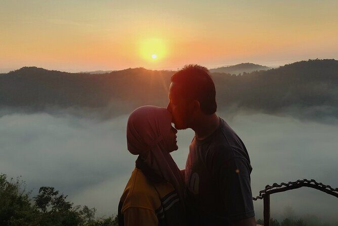 Yogyakarta: SUNRISE Above Cloud & Explore UNESCO Temples w/ GUIDE - Yogyakarta: SUNRISE Above Cloud & Explore UNESCO Temples w/ GUIDE
