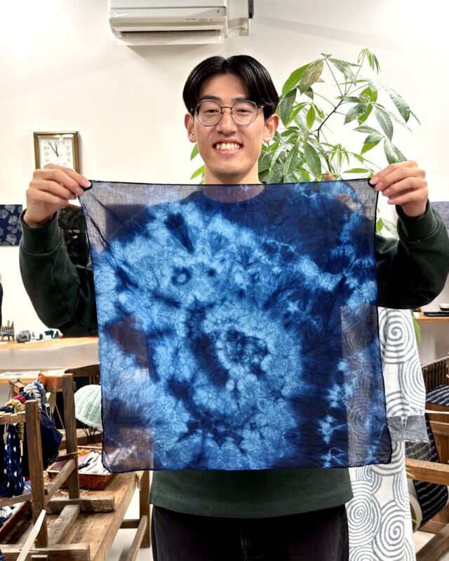 YokaBus Fukuoka Strawberry Picking and Sakura Dyeing Experience - Turning fabric into a sakura-dyed keepsake