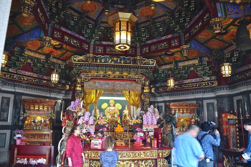 Yokohama Chinatown, Temple & Bayside Red Brick Warehouse WalkingTour - Two temples, two different stops