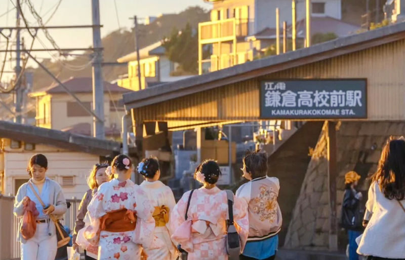 Yokohama Minato Mirai Osanbashi Pier & Yokohama Cosmo World Cable Car & Enoshima & Kamakura High School & Tsurugaoka Hachimangu Shrine Day Tour (From Tokyo) - Yokohama’s waterfront, from pier to night lights