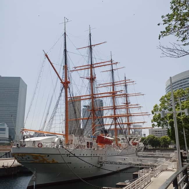 Yokohama: Tour with Coffee and Lunch - A Quick Look at the Experience