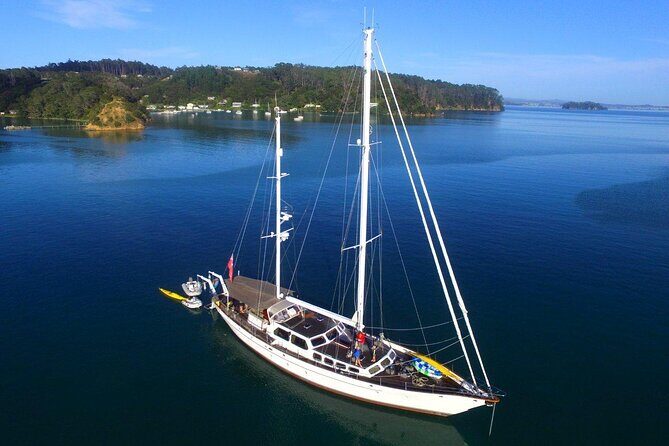 Yonder Star Sailing Yacht - Key Points