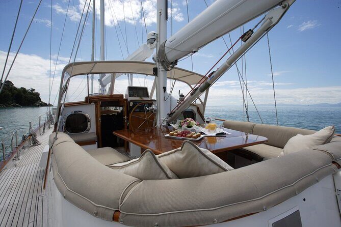 Yonder Star Sailing Yacht - FAQs