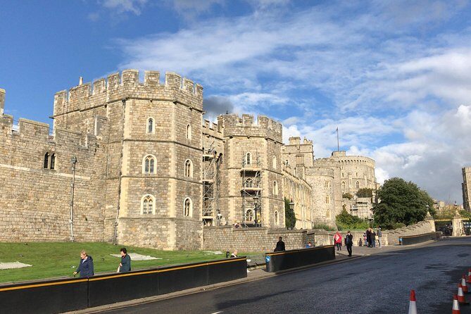 Young Victoria's London: Windsor Castle & Kensington Palace - Exploring Windsor Castle