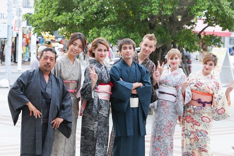 Yukata and Kimono Rental in Okinawa - Choosing a kimono or a summer yukata