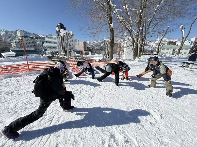 Yuzawa Ski Resort Naeba Kagura Iwahara Kandatsu Maiko Ishiuchi Maruyama Chinese and English Ski Instructor Courses - A lesson, not a lift-ticket package