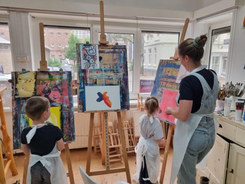 Zaandam: paint a Dutch windmill in a cosy atelier - Who Should Book This?