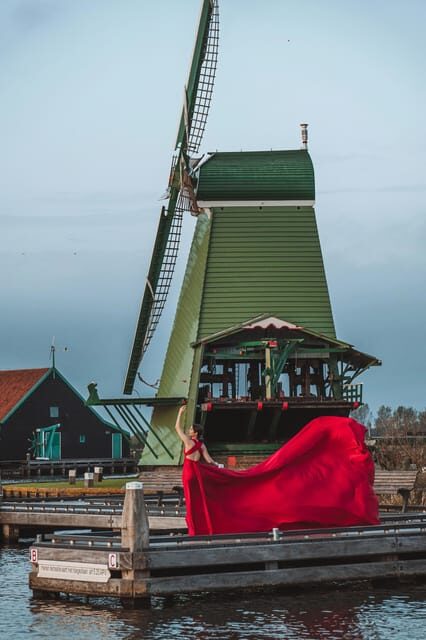 Zaanse Schans: Photoshoot Near Amsterdam with Windmills - Who Should Consider This Experience?