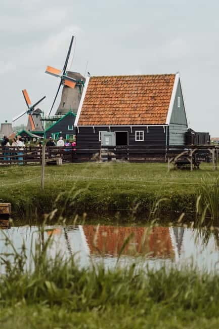 Zaanse Schans: the windmills village tour in Italian - Practical considerations and value