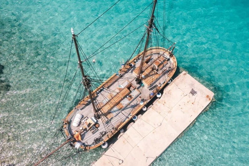 Zadar: Boat Tour with Unlimited Wine & 3 Stops - The Role of the Guide and Crew