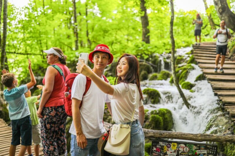Zadar: Plitvice Lakes Full-Day Guided Tour with a Boat Ride - Food, Drinks, and Additional Tips