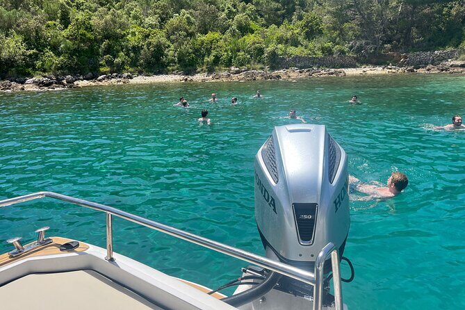 Zadar Private Authentic Wooden Boat tour with unlimited champagne - FAQ