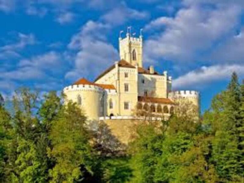 Zagreb: Krapina Neanderthal Museum & Trakoan Castle Tour - Analyzing the Value