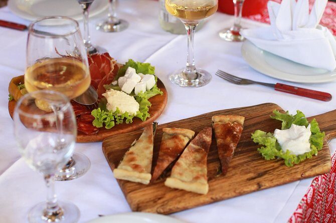Zagreb: Restaurants, Food & Old Town Walking Tour - Analyzing the Tour: What Makes It a Good Choice?