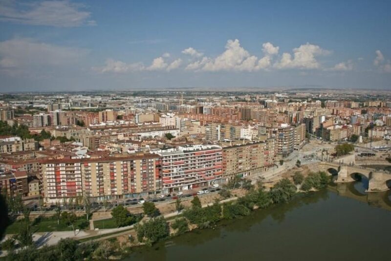 Zaragoza : Private Custom Walking Tour with a Local Guide - Key Points