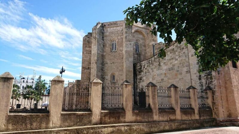 Zona Colonial Hictorical Tour with a local artist - Key Points