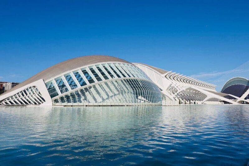 Zoom Through Valencia: Top 25 Hotspots on E-Scooters - A Thorough Look at the Experience