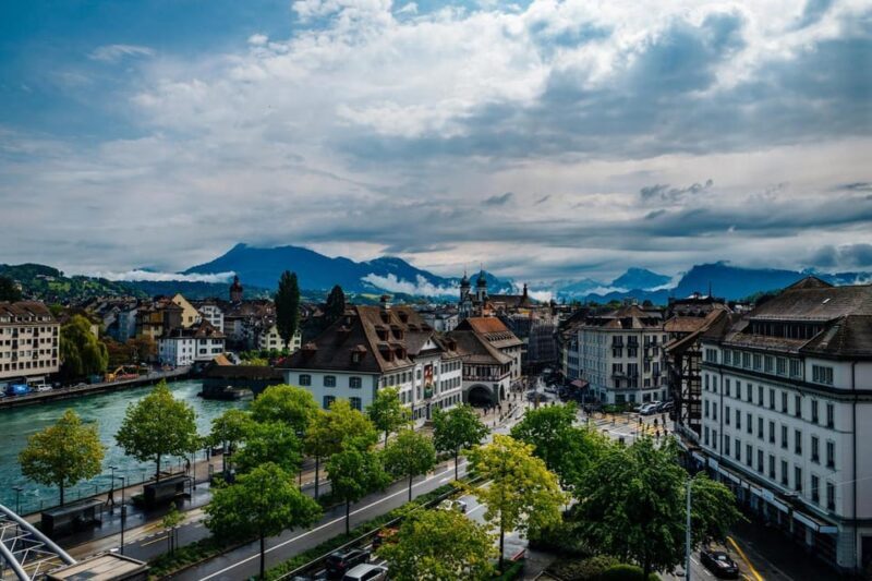 Zug: Express Walk with a Local in 60 minutes - The Value of a Quick, Local-Led Tour