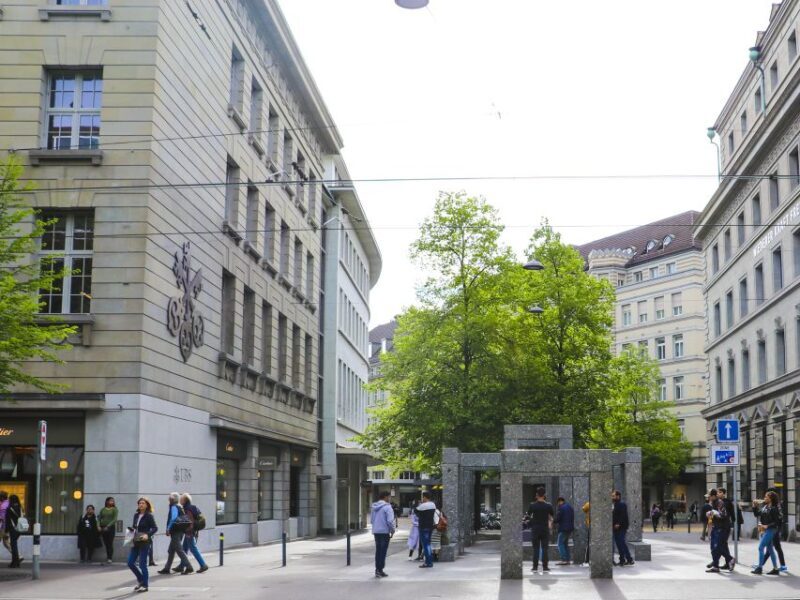 Zurich: Exclusive Swiss Banking Tour with a Local - The Experience: Inside the Details